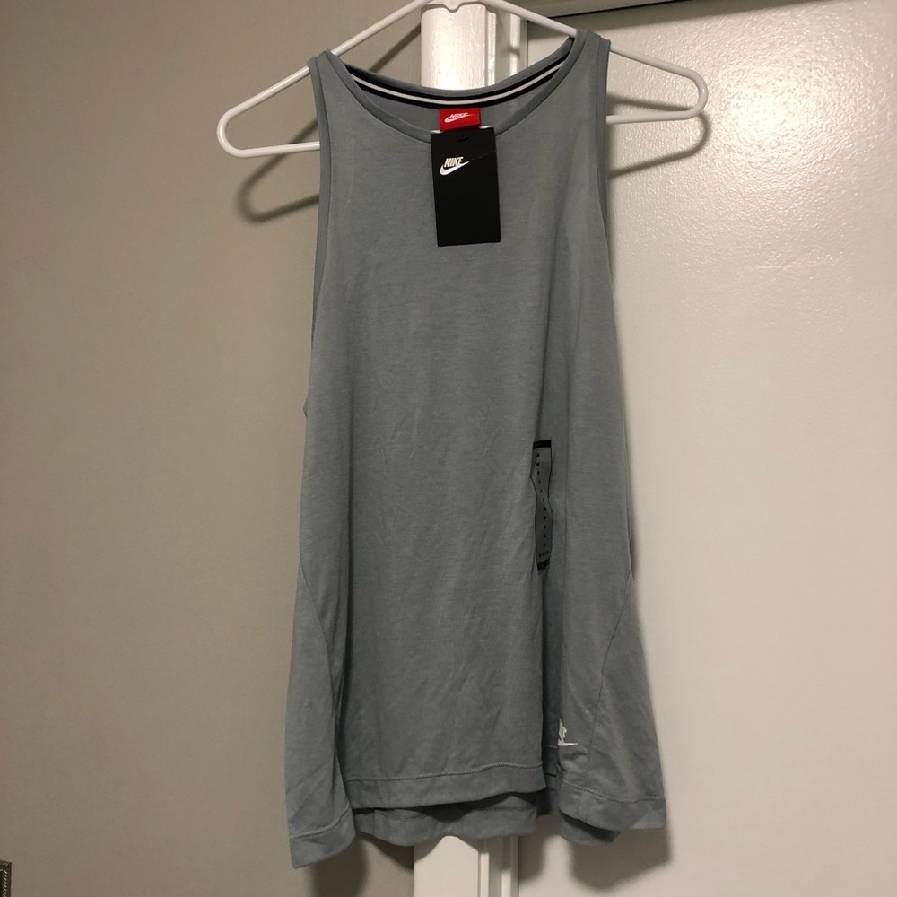 2 Nike Tank Tops - Picture 3 of 5